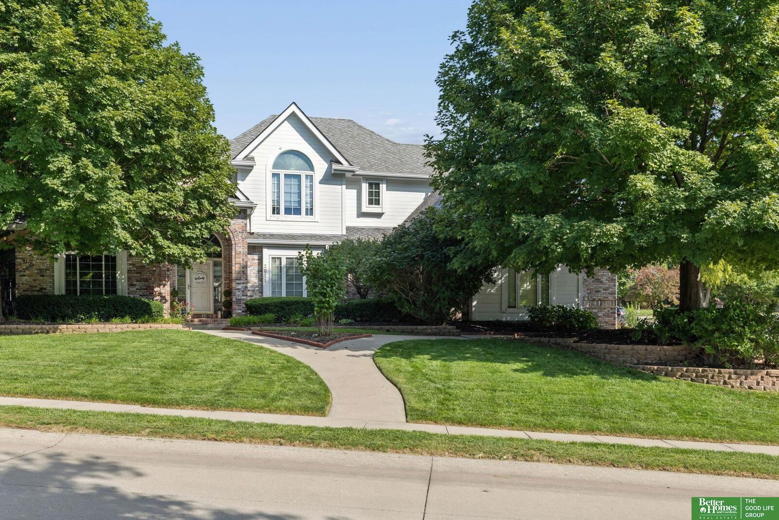 Property Photo:  2611 N 159 Street  NE 68116 