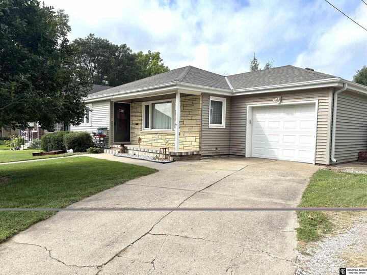Property Photo: 1421 Pine Street NE 68066