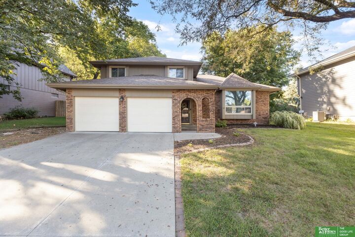 Property Photo:  910 Wolf Lane  NE 68005 
