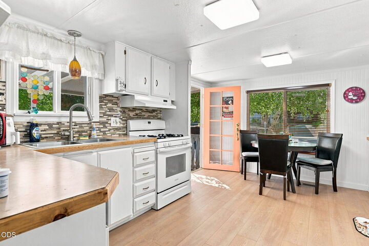 Property Photo: 1055 N 5th Street Unit 143 OR 97530