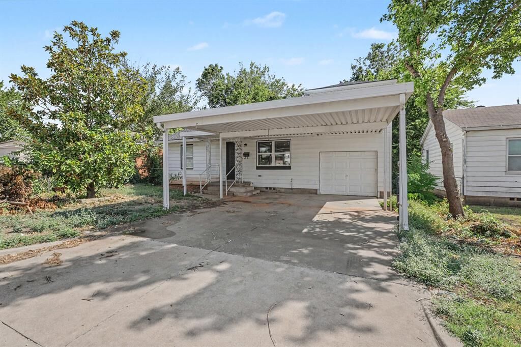 Property Photo: 1720 SW 18th Street OK 73108