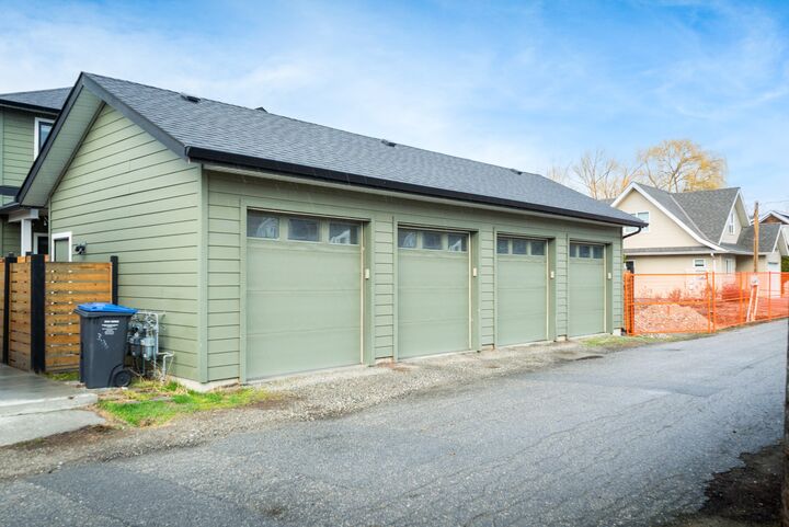 Property Photo: 805 Burne Avenue 4 BC V1Y 5P6