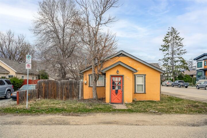 Property Photo:  2293 Woodlawn Street  BC V1Y 2T1 