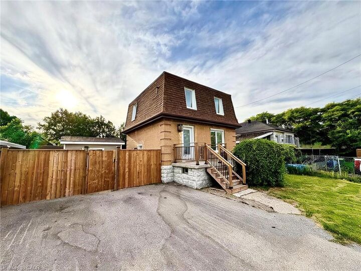 Property Photo:  94 Howard Avenue  ON L9A 2W5 