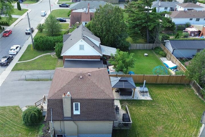 Photo de la propriété:  94 Howard Avenue  ON L9A 2W5 
