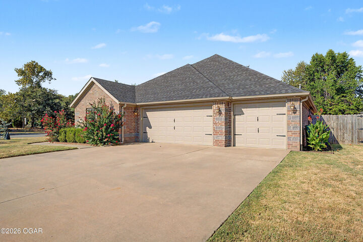 Property Photo:  2908 N 18th Street  AR 72756 