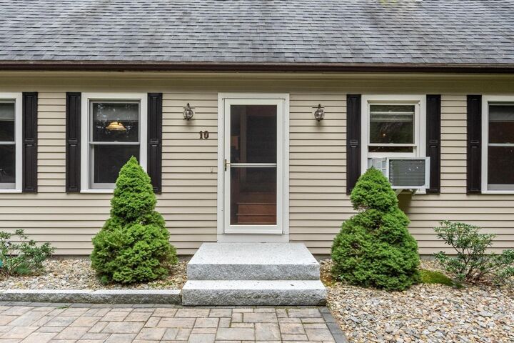 Property Photo:  10 Hog Hill Rd  MA 01463 
