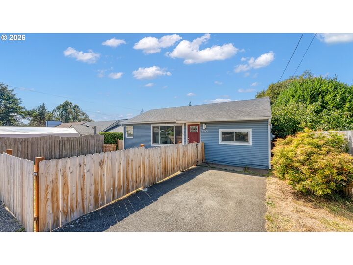 Property Photo: 2342 Brussells St OR 97459