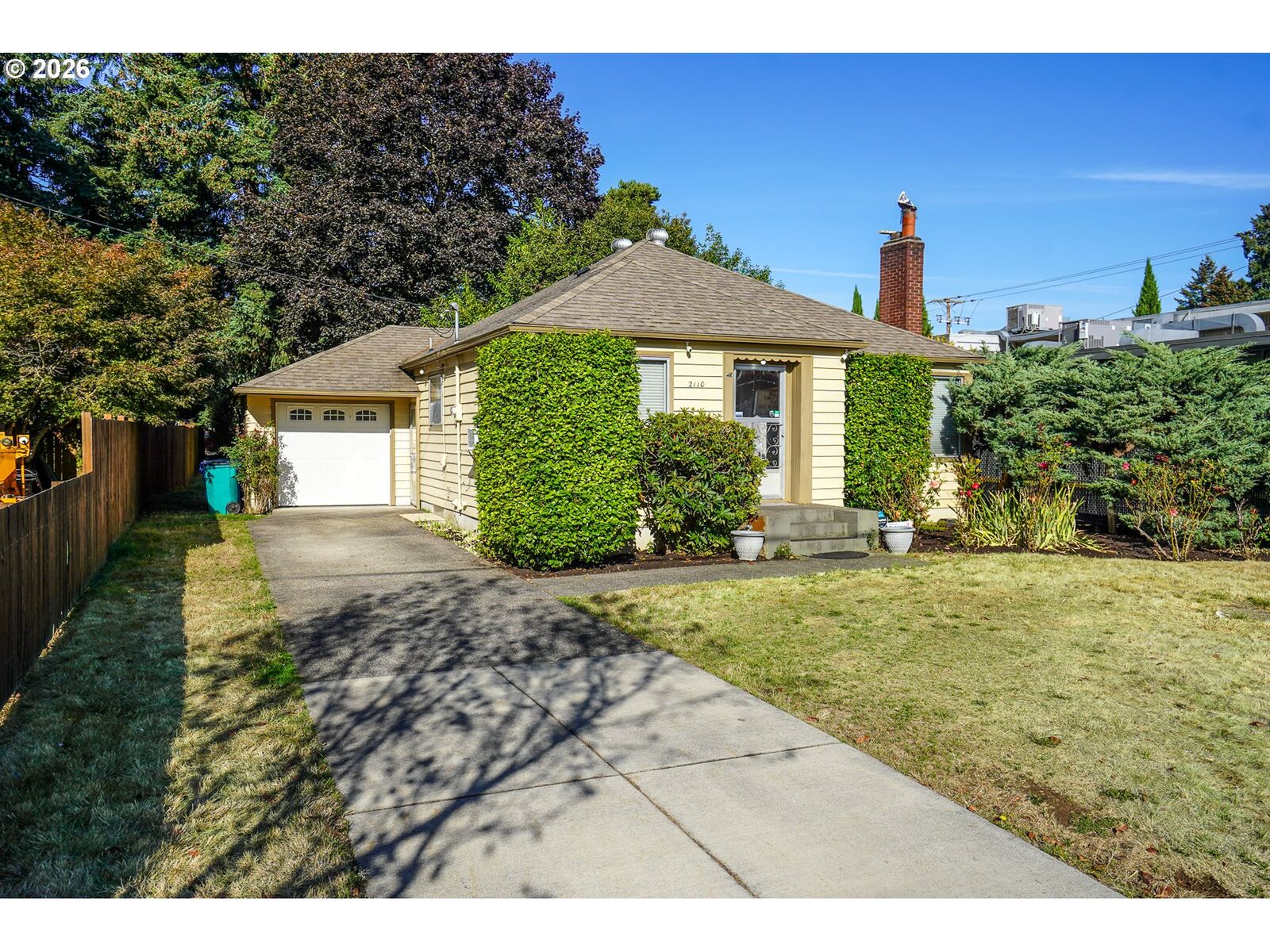 Property Photo:  2110 Laurel Pl  WA 98661 