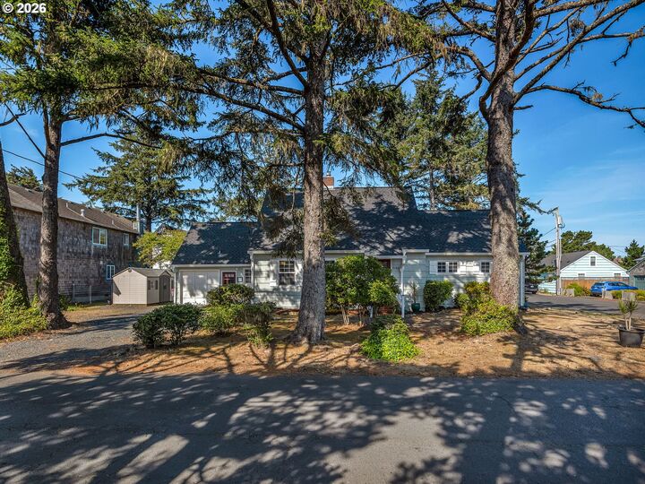 Property Photo: 2132 S Columbia St OR 97138