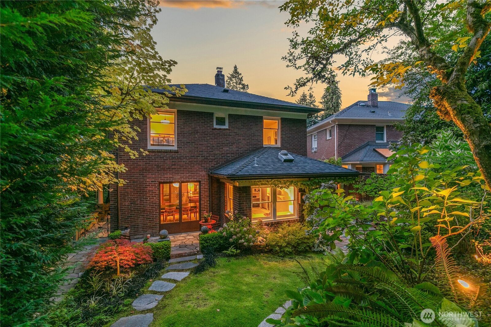 Property Photo:  2306  Lake Park Drive S  WA 98144 