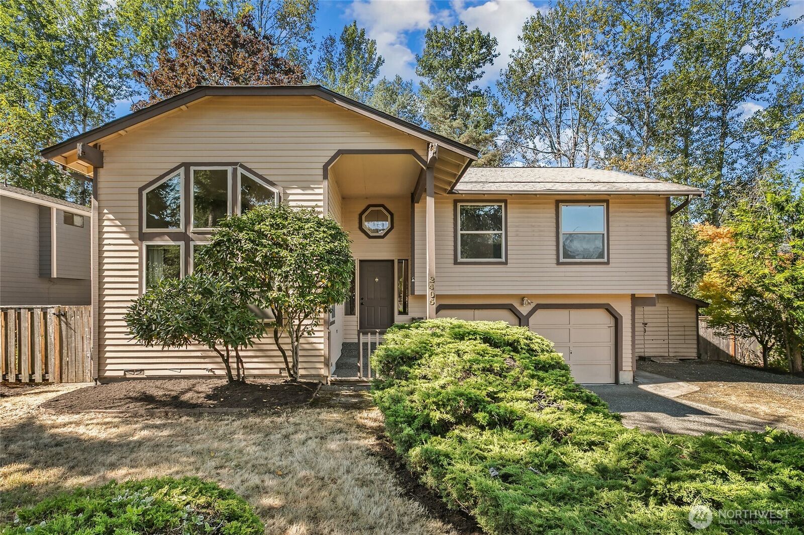 Property Photo:  2405  Main Court S  WA 98055 