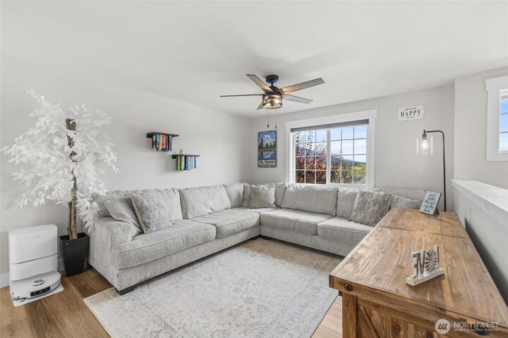 Property Photo: 1424 Vecchio Court WA 98284