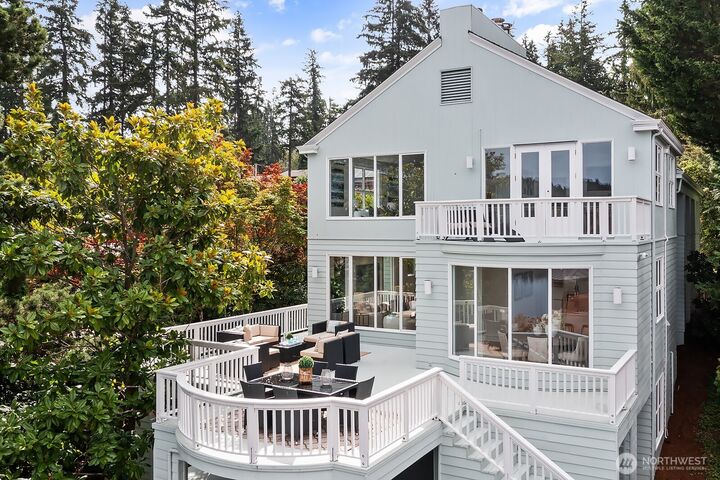 Property Photo:  3402 W Lake Sammamish Parkway NE  WA 98052 