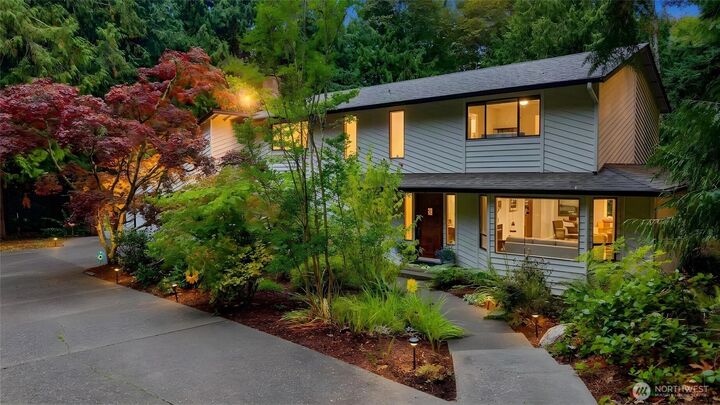 Property Photo:  121 N 39th Place  WA 98273 