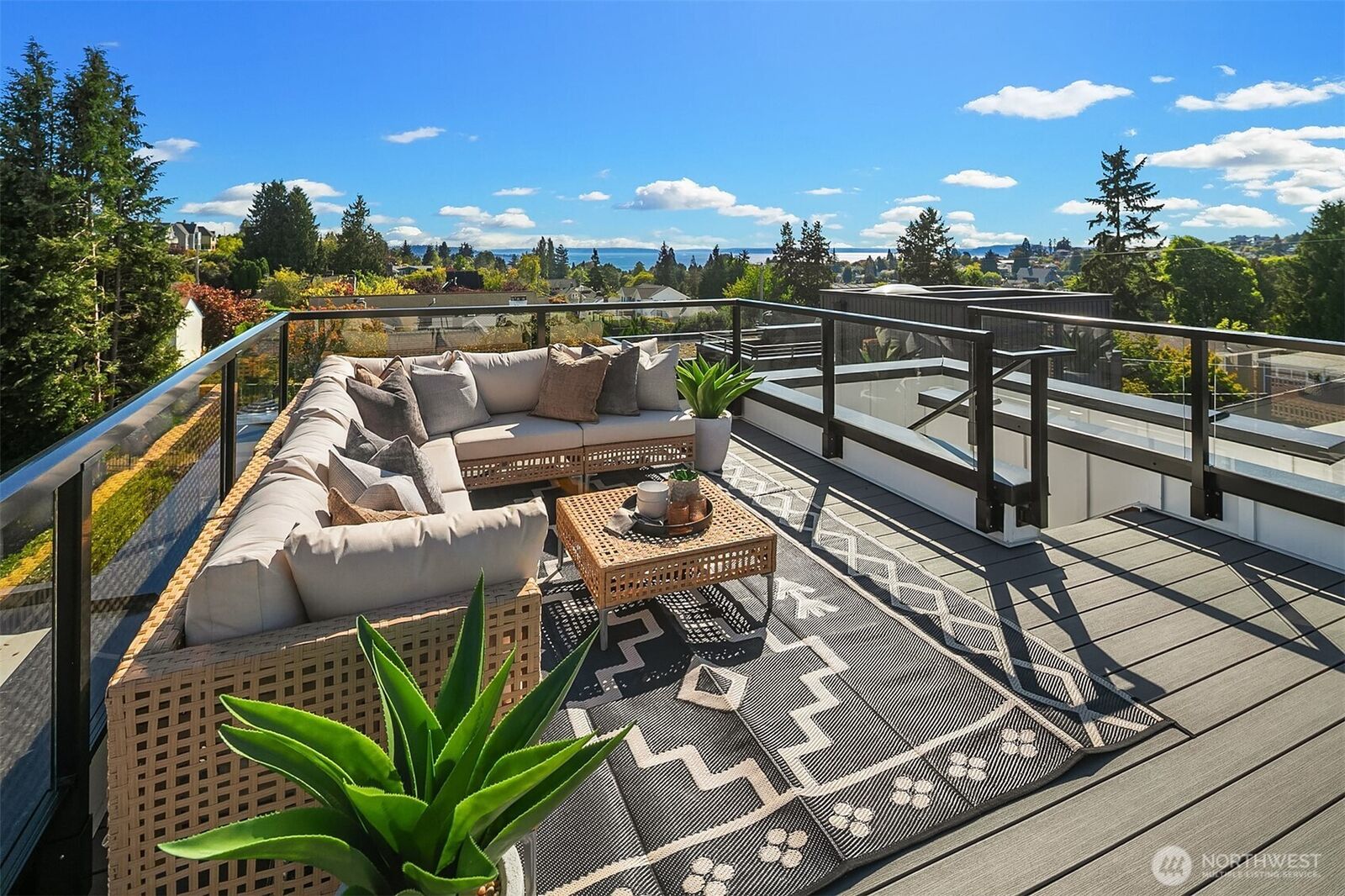 Property Photo:  2528  30th Avenue W  WA 98199 