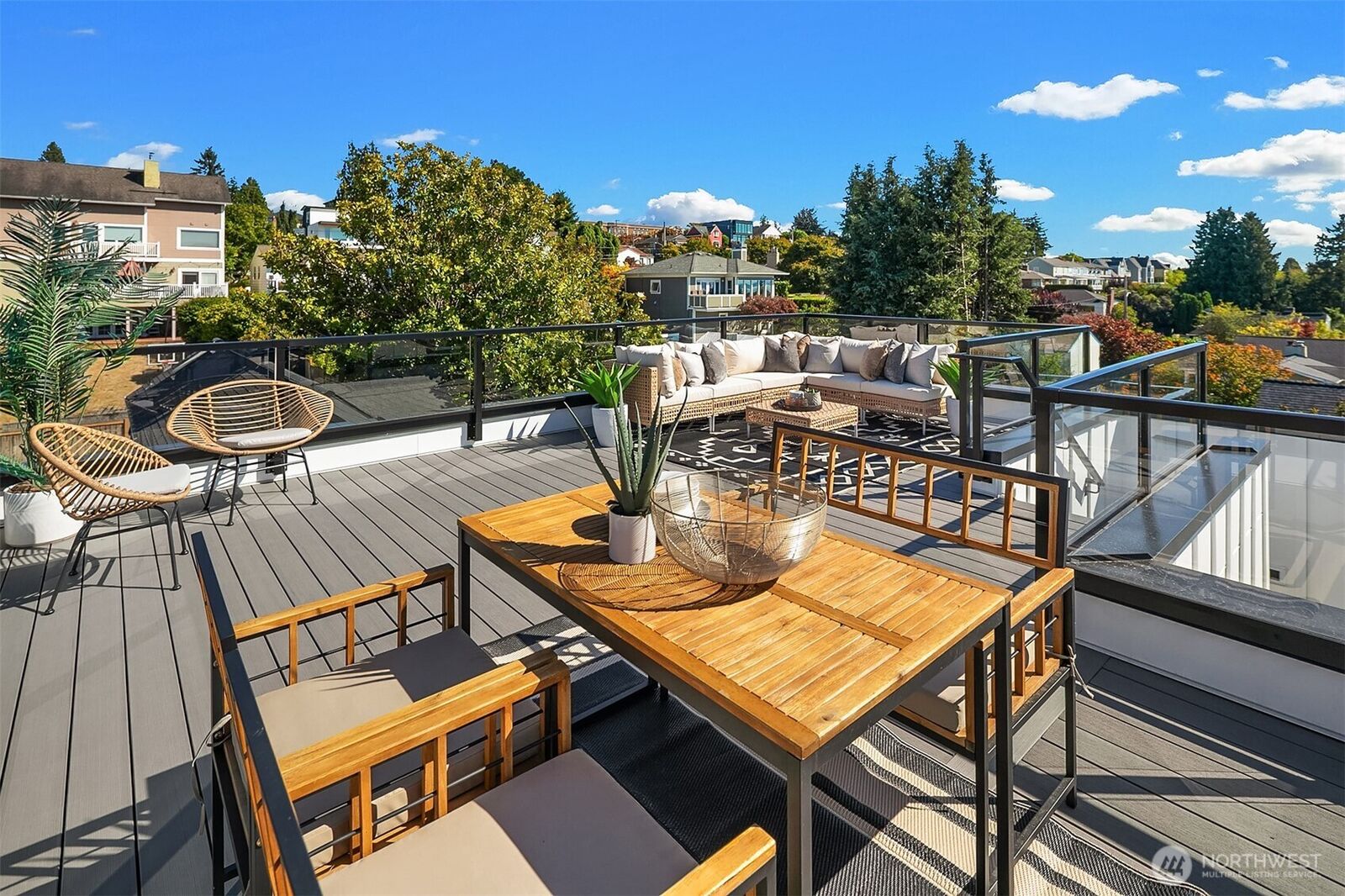 Property Photo:  2528  30th Avenue W  WA 98199 