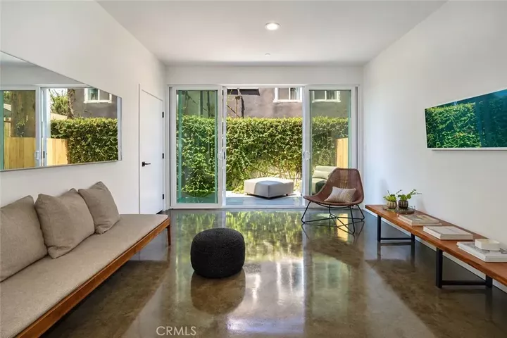 Property Photo: 2925 S Cloverdale Avenue CA 90016