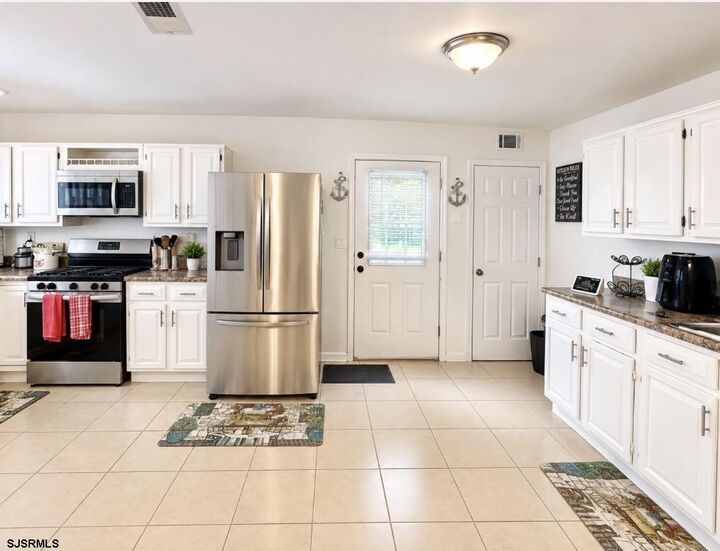 Property Photo: 10 Fomalhaut Ct NJ 08012