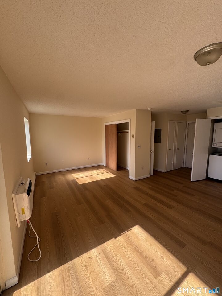 Property Photo: 4 Warwick Street 8 CT 06513