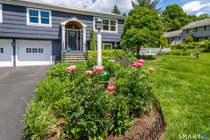 Property Photo: 11 Crestwood Drive CT 06612