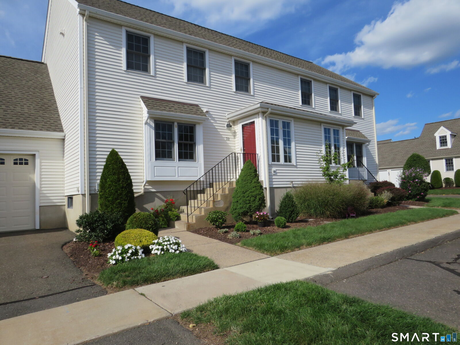 Property Photo:  32 Pickering Lane 32  CT 06109 