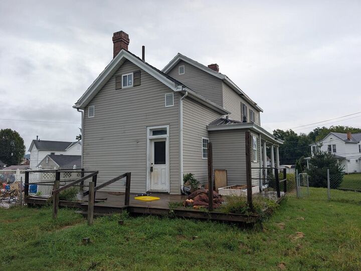 Property Photo:  809 Harding Ave.  OH 45662 