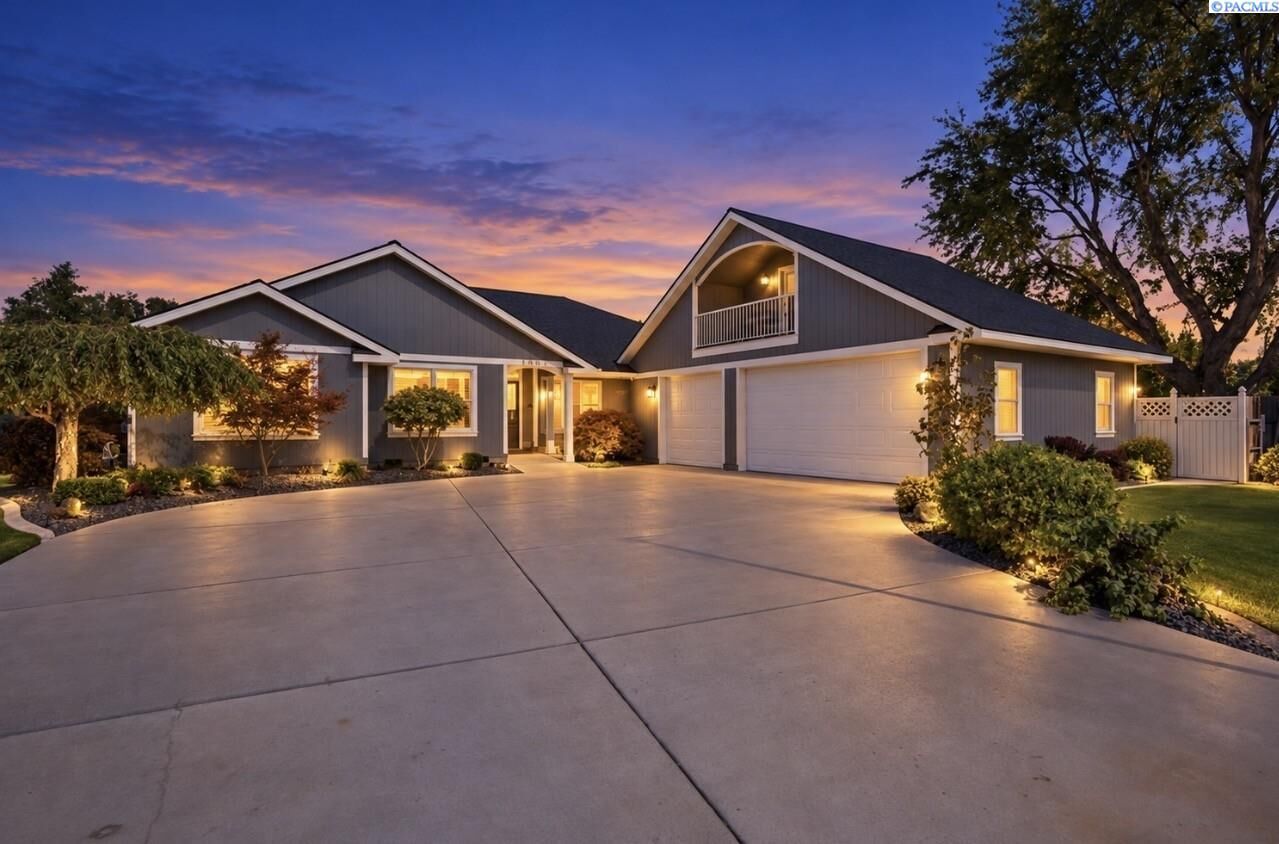 Property Photo: 7807 River Blvd WA 99301