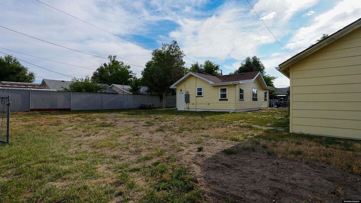 Property Photo: 1126 N Lincoln Street WY 82601-0000