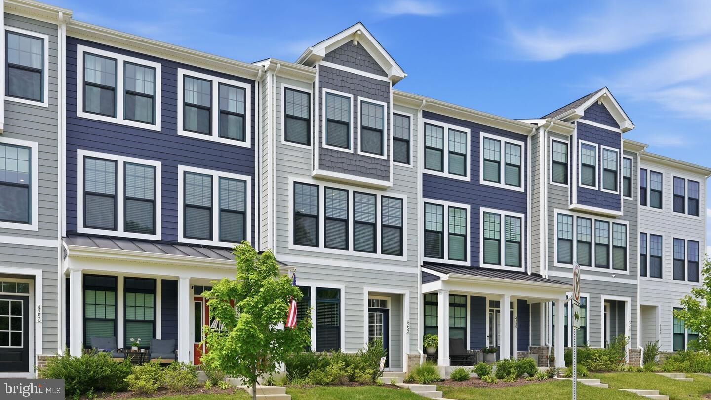 Property Photo: 4252 Frost Street VA 20115