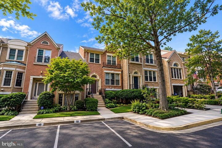 Property Photo:  2277 Kings Garden Way  VA 22043 