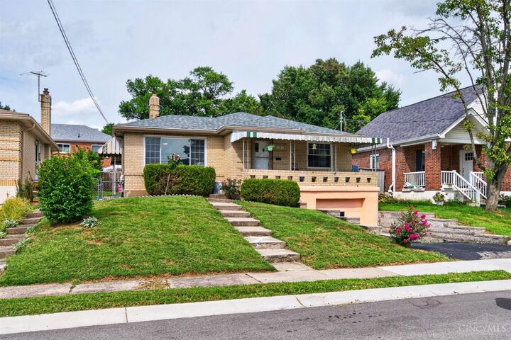 Property Photo: 2922 Lawndale Avenue OH 45212