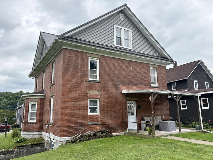 Property Photo:  114 E Main St  PA 15865 
