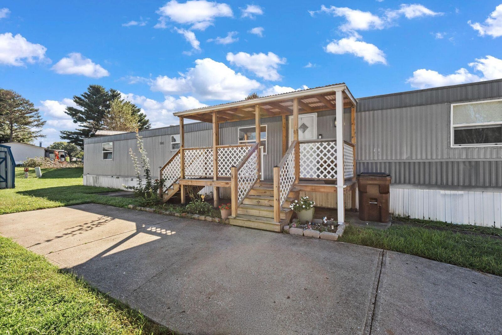 Property Photo: 309 Mace Drive OH 43113