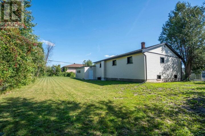 Property Photo:  262 Kingsford Rd  ON P6C 2W1 