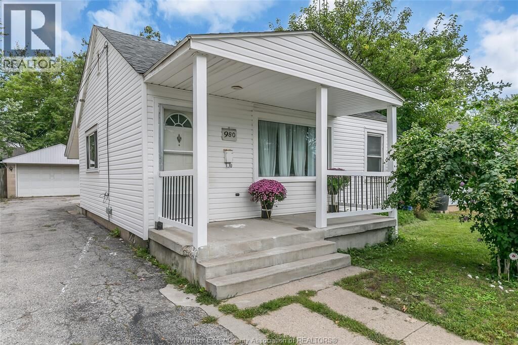 Property Photo:  980 Partington Avenue  ON N9B 2P2 