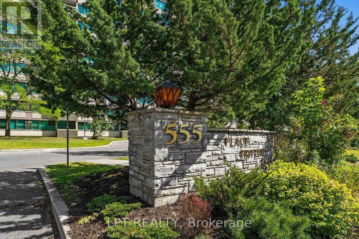 Property Photo:  555 Brittany Drive Ph5  ON K1K 4C5 