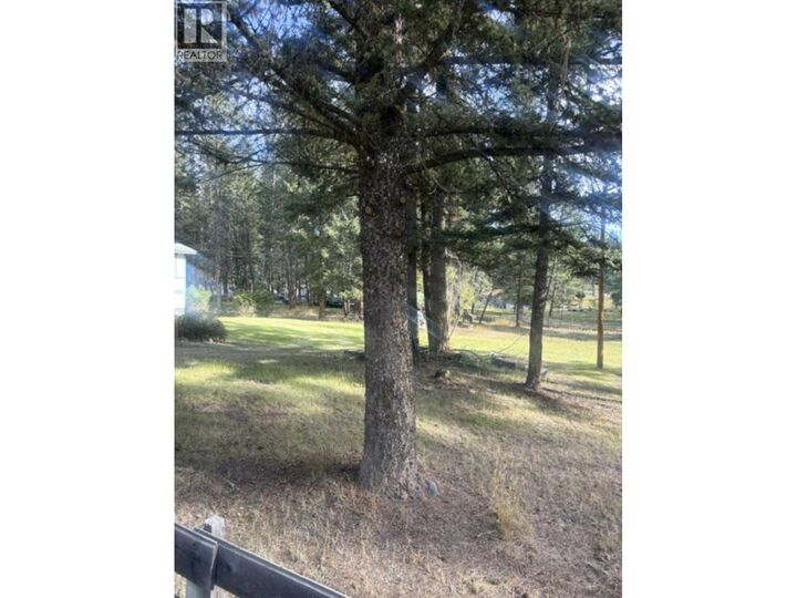 Property Photo:  5044 Easzee Drive  BC V0K 2Z0 