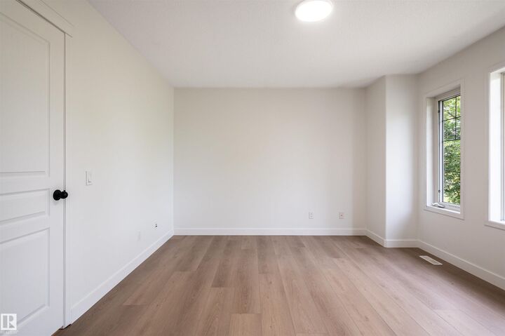 Photo de la propriété: 404 Hemingway Road NW AB T6M 0J8