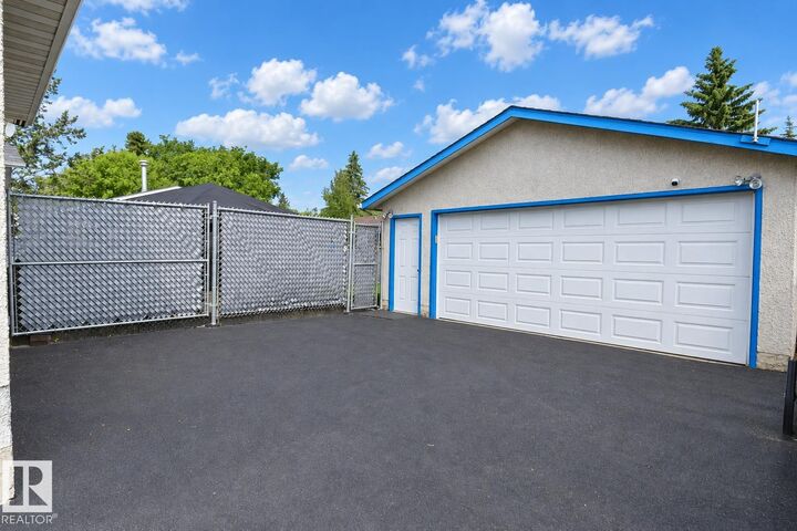 Property Photo:  5012 57 Avenue  AB T9E 5S3 