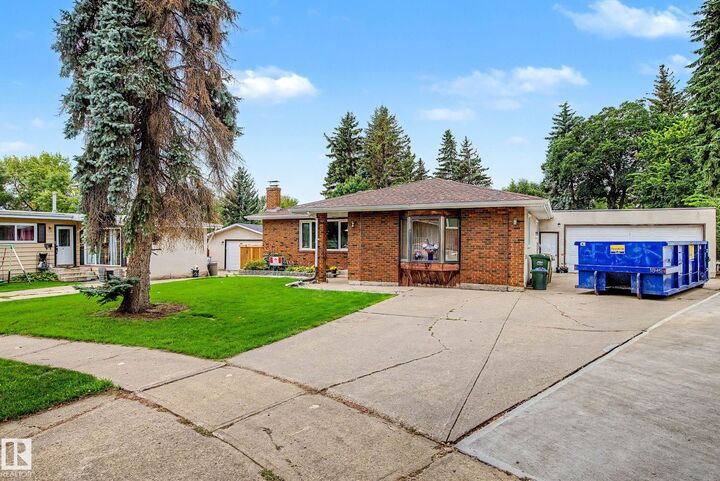Property Photo: 23 Montcalm Crescent AB T8N 2C8