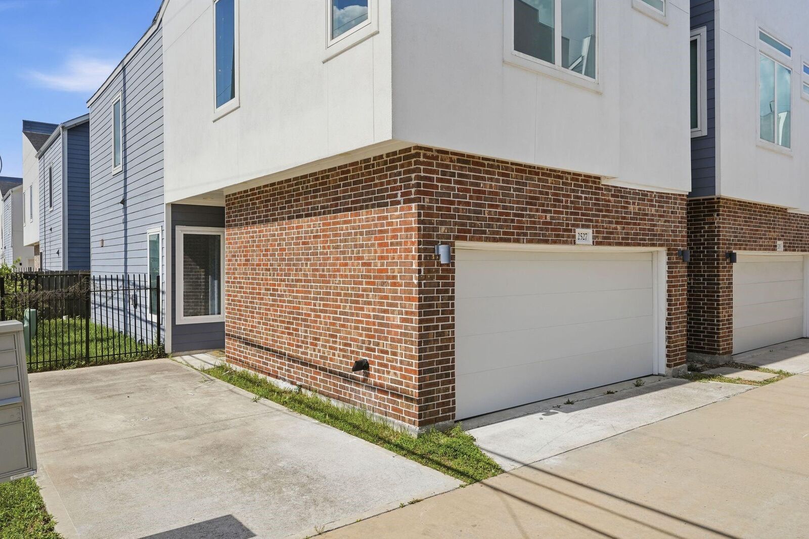 Property Photo:  2527 Hollister Street  TX 77080 