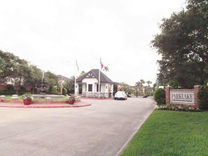 Property Photo:  1722 Parklake Village Circle  TX 77450 