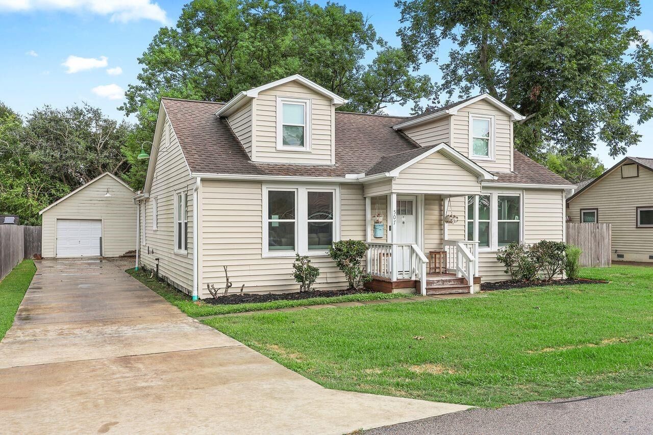 Property Photo:  507 S 2nd Street  TX 77571 