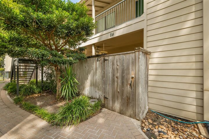 Property Photo:  1100 Augusta Drive 83  TX 77057 