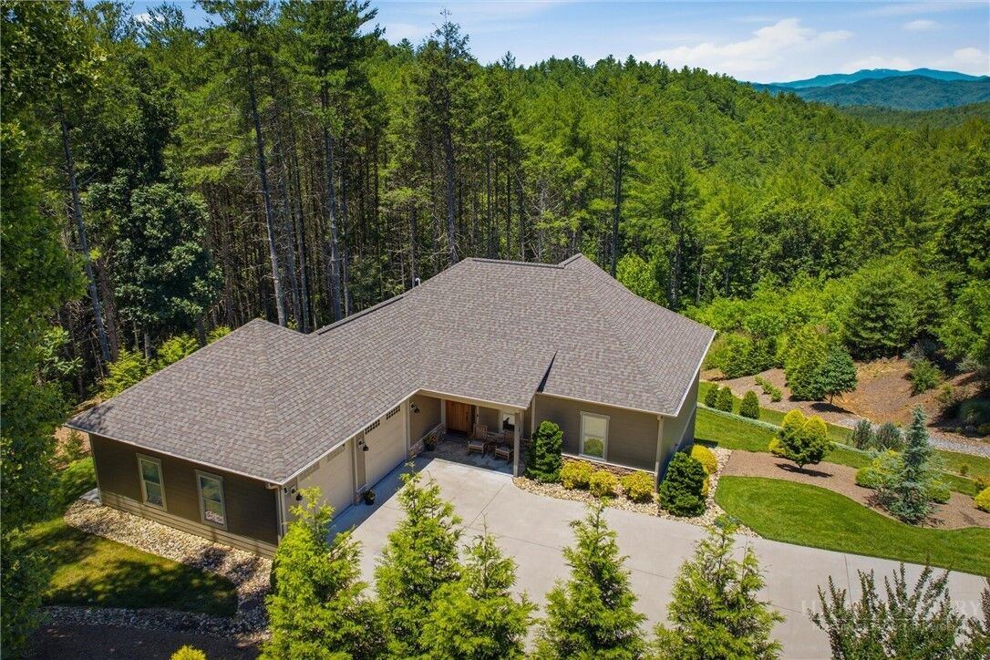 Property Photo:  5515 Cedar Cove Way  NC 28645 