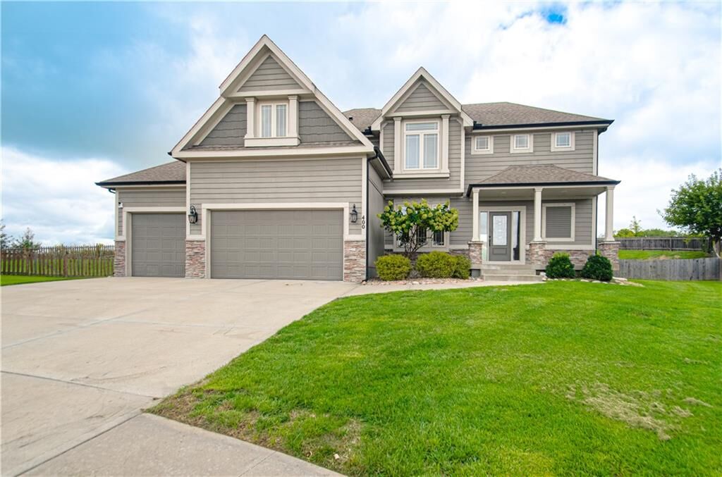 Property Photo:  400 Yolanda Circle  MO 64060 