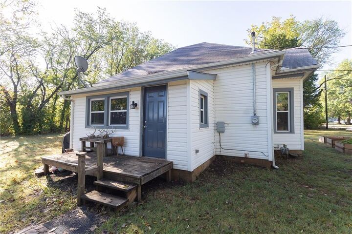 Property Photo:  729 N Neosho Street  KS 67335 