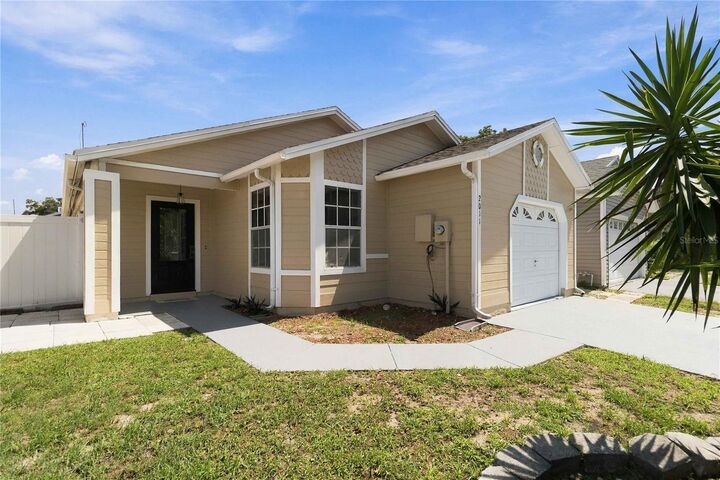 Property Photo:  2011 Winslow Drive  FL 32812 