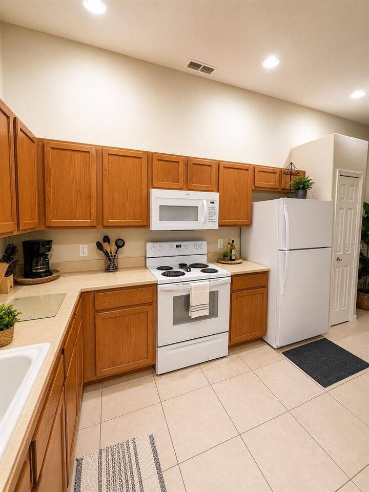 Property Photo:  2555 Oneida Loop  FL 34747 